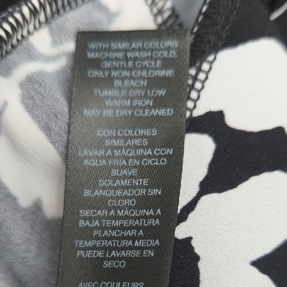 White House Black Market Monochrome Floral Wide Leg Pants - Picture 6 of 6